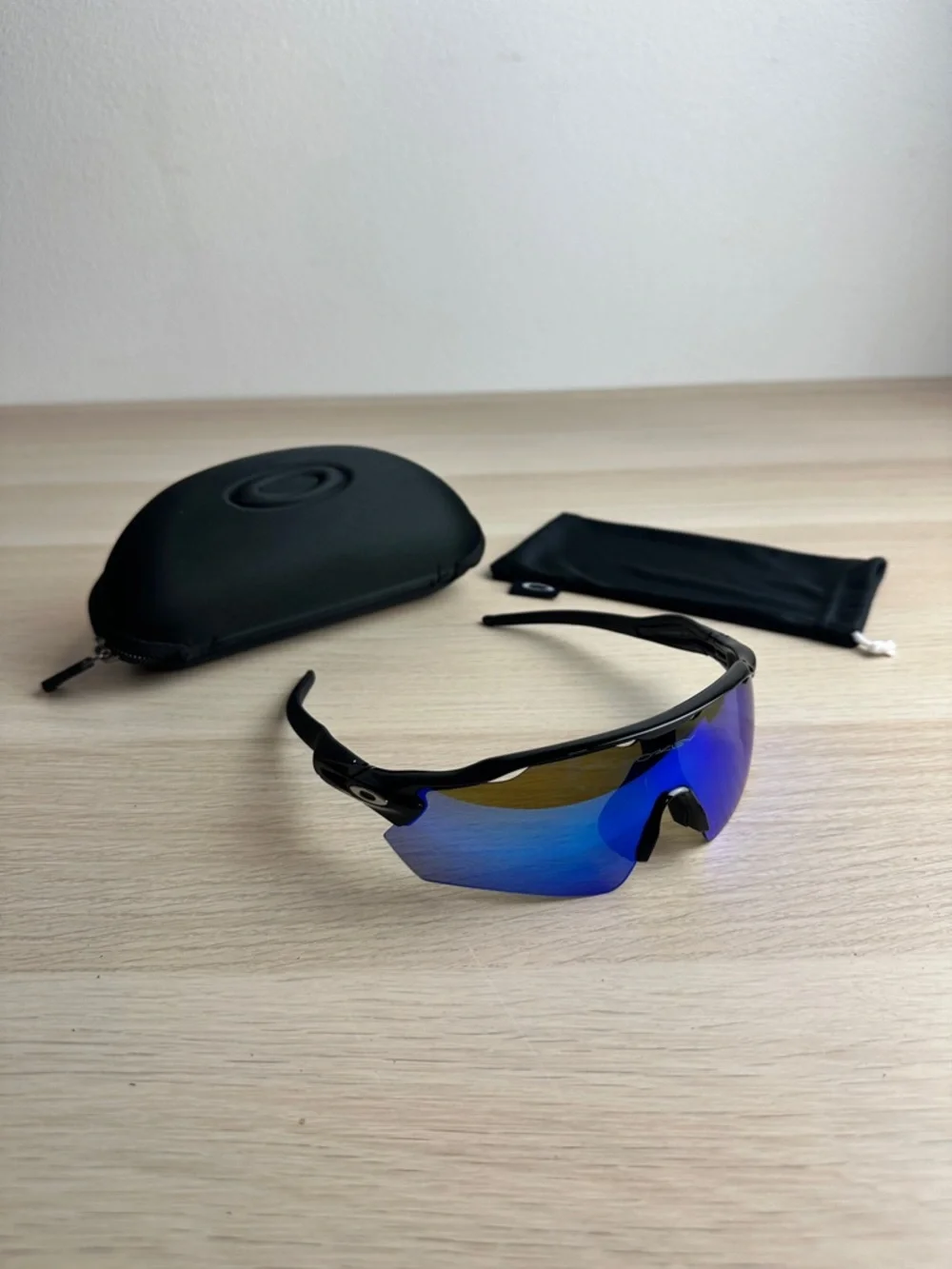 Oakley Radar Ev Path OO9208 Men's Sunglasses Black Frame Blue Prizm Lenses - Picture 2 of 5